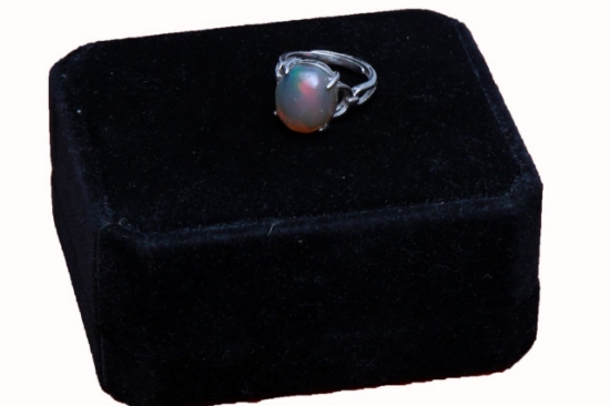 Picture of OPAL WITH SILVER RINGS